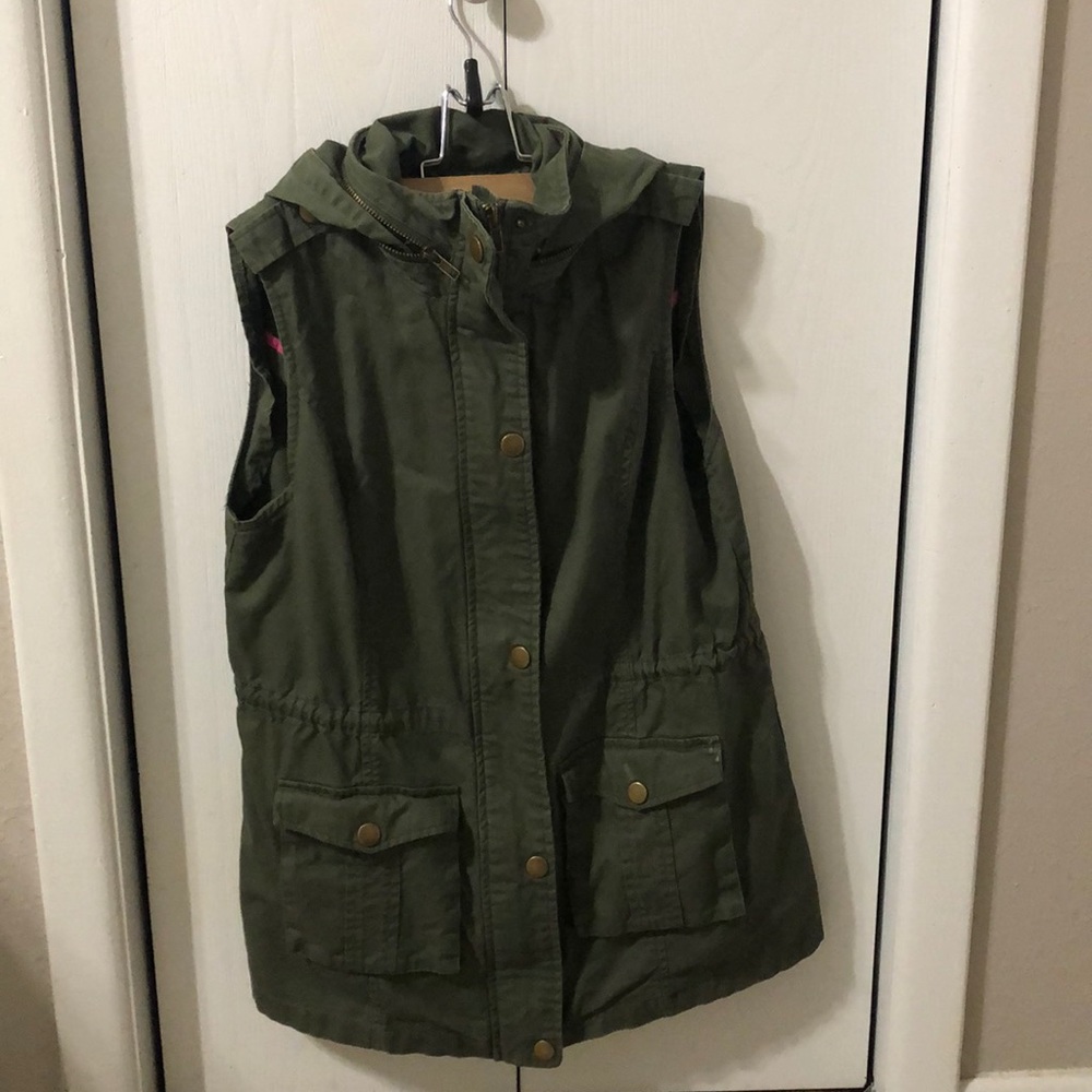 Market & Spruce Olive Cargo Vest